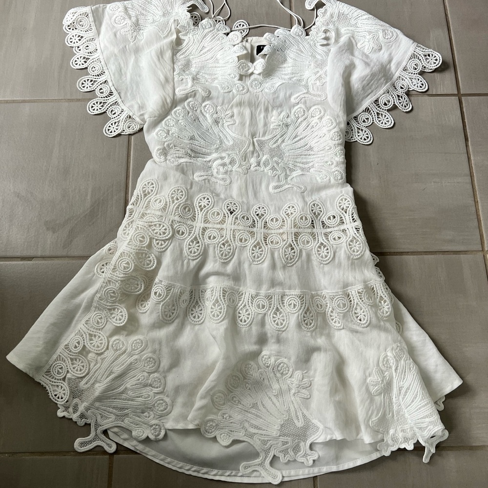 Few Moda Cold Shoulder White Eyelet Dress size L. NWOT.